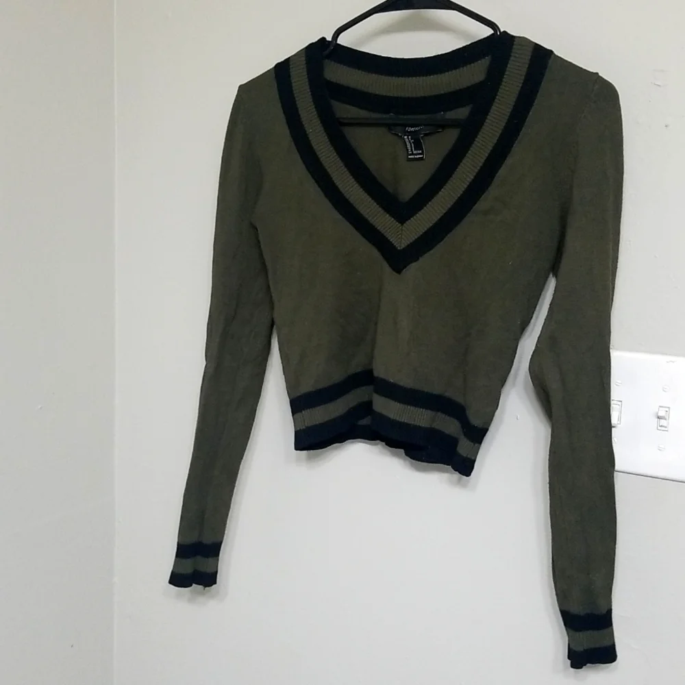 Sweater - Picture 1 of 4